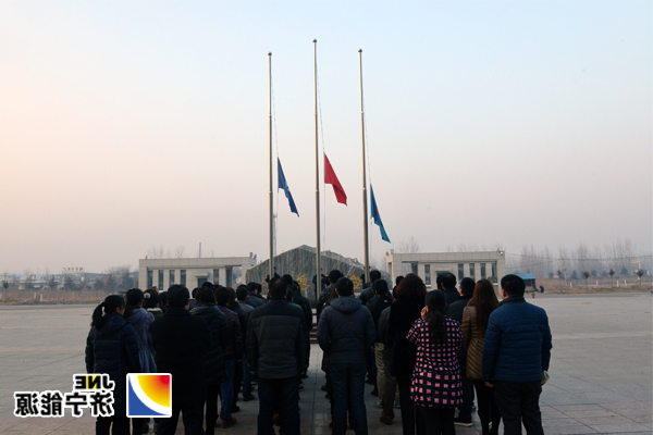 安居煤矿开展周一升旗活动