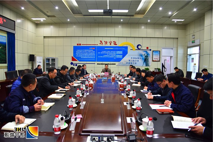 1543453318940674.jpg 2018年11月28日,李明富到金源煤矿指导“凝心聚力谋发展”大讨论活动(徐帅).jpg