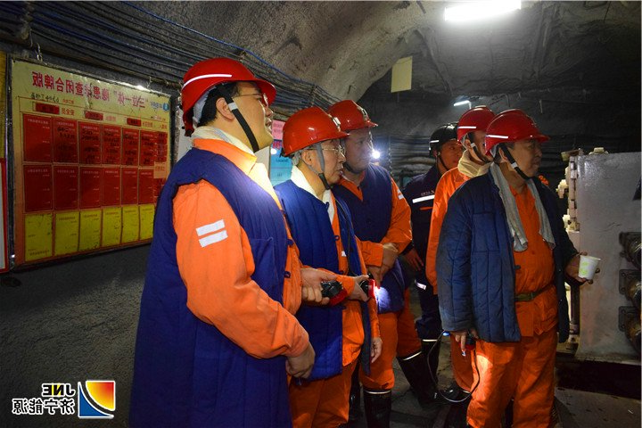 1544492581131229.jpg 2018年12月6日,张学生带队到运河煤矿检查验收6304综放工作面安装工作.jpg