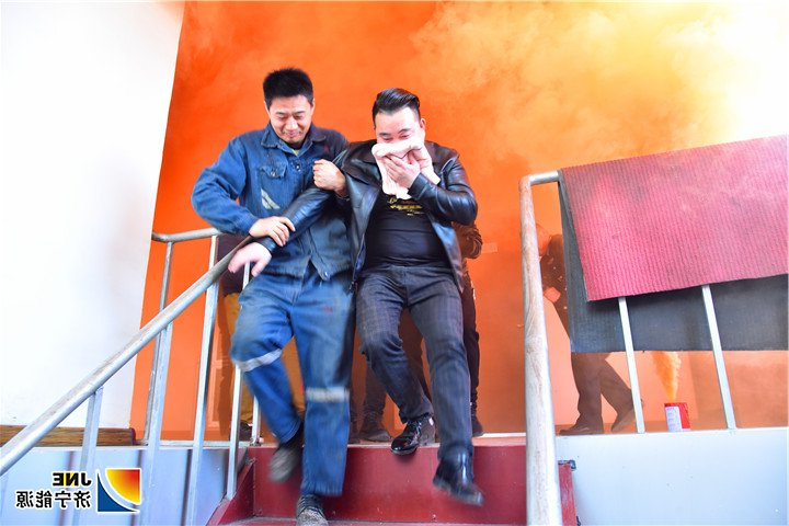 1554687214146695.jpg 2019年4月3日,金源煤矿成功举办消防演习(徐帅).jpg