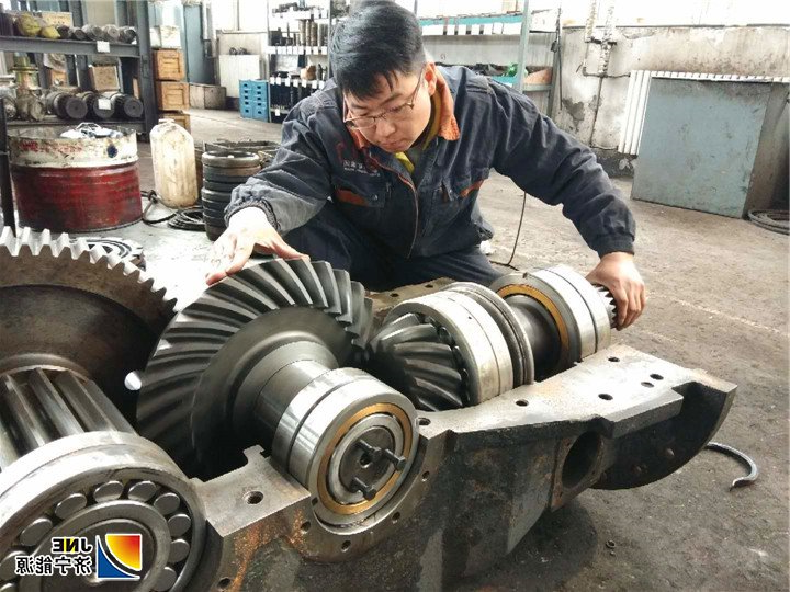 1556072560102497.jpg 2019年4月11日,运河煤矿稿件:”要干就要干好“-记集团公司第三届首席技师文博(张弘).jpg