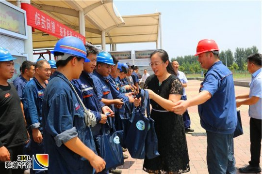 集团公司开展“夏送清凉”慰问活动