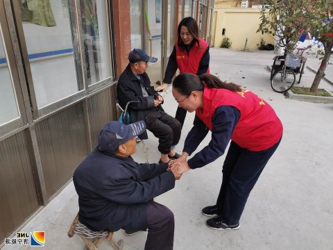 “金桥党旗红 干事当先锋”志愿者在行动