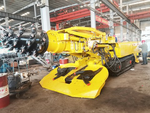 物资公司“4S店”承修首批掘进机业务