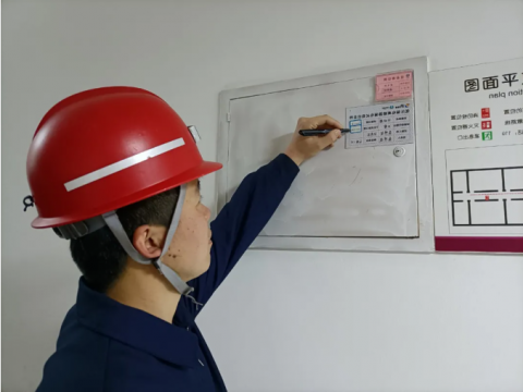 运河煤矿：增配漏电试验信息牌 再添用电“安全锁”