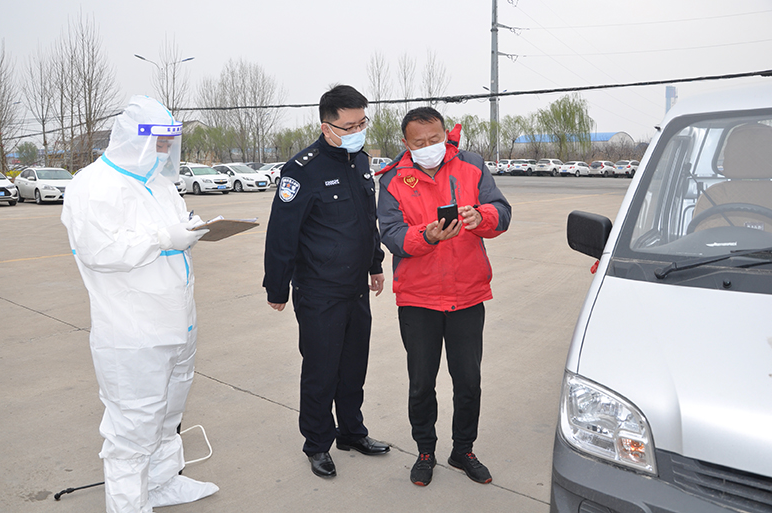 1647670319522684.jpg 花园煤矿对外来人员严格查验.jpg