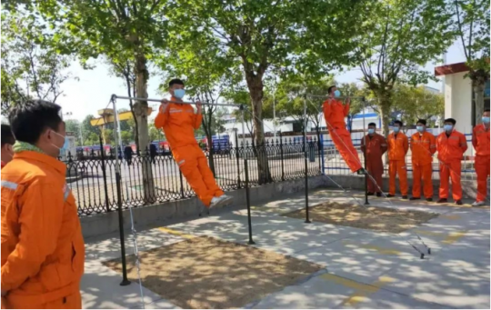 济矿集团救护中队开展第一季度标准化和个人技术达标考核