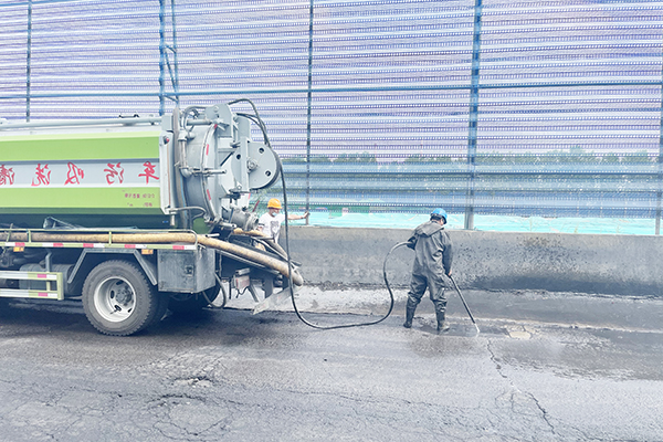 1654591589113922.jpg 港航跃进港:跃进港全面开展雨水管网清淤工作2.jpg