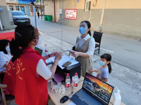 战疫在社区丨疫情挡不住温情！他们想方设法保障居民“救命药”