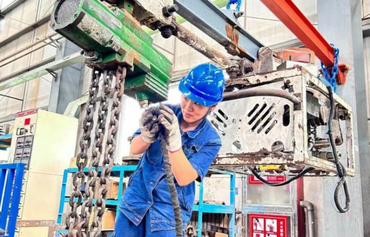 安居煤矿高效自主维修单轨吊