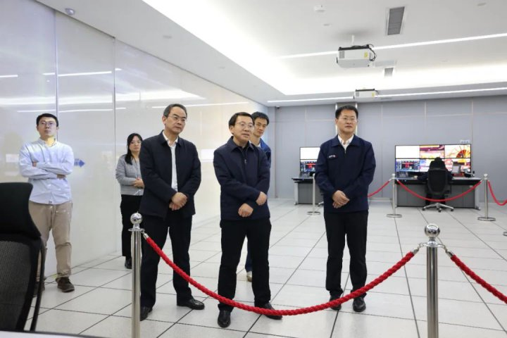 省政府发展研究中心领导到龙拱港调研