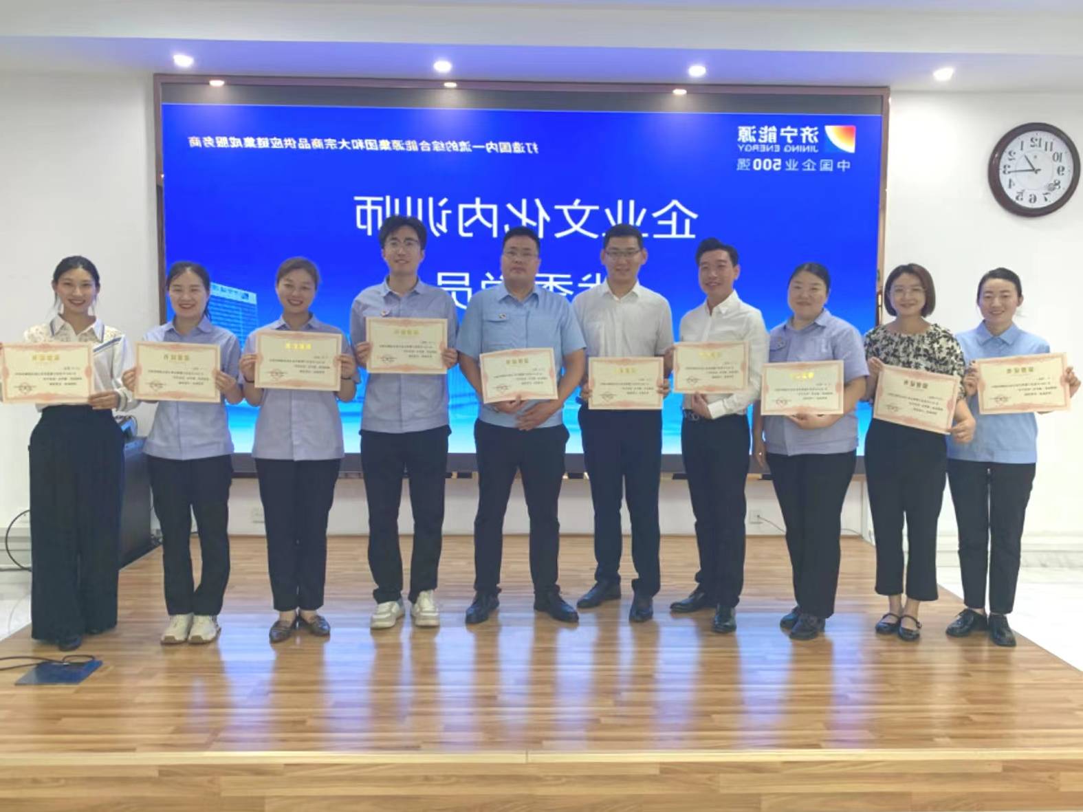 1716952330849619.jpg e4f386983a2e4aceca33c1d04bc5256.jpg