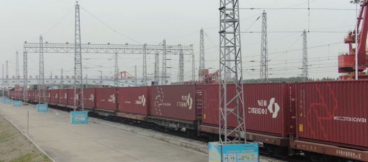 中欧班列抵达梁山港，构建国际贸易合作新桥梁