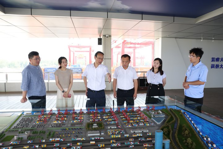 上海海事大学原校长黄有方到访济宁能源集团