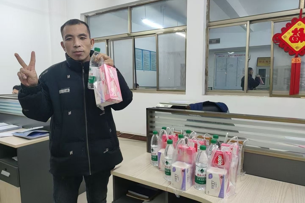 1740442182499211.jpg 掘进工区激励奖品发放_副本.jpg