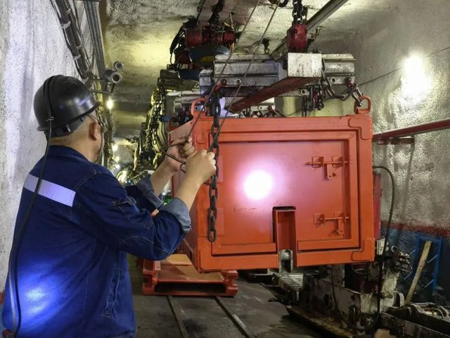 义桥煤矿单轨吊集装箱运输，开启矿井“智运”新时代